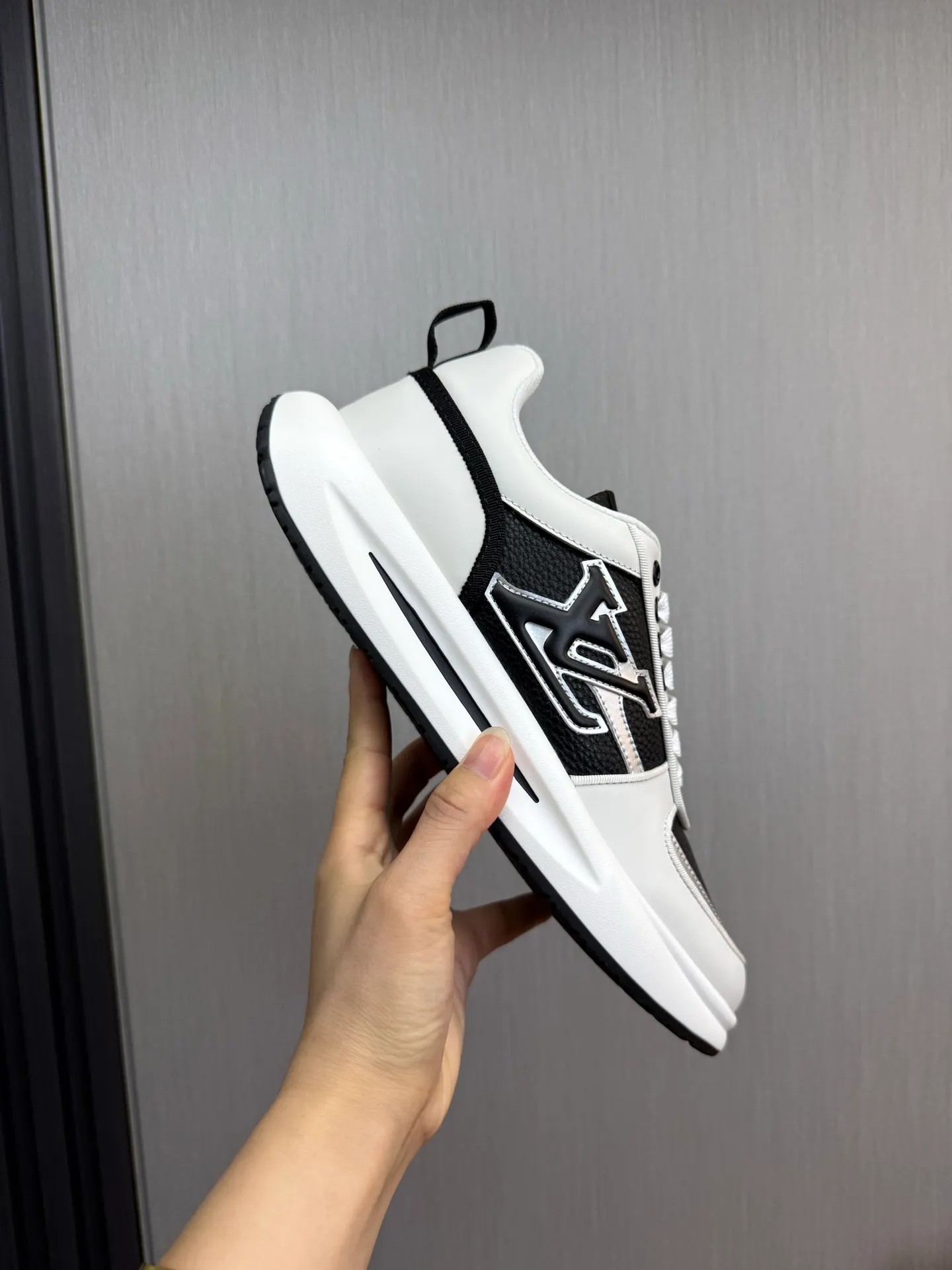 Men's shoes 💰820💰 Lv. Top purchasing agent 🇮🇹 Louis Vuitton, sports shoes counter synchronization, uppers imported from Italy, high-quality splicing and complex handicrafts, imported mesh pads are soft and comfortable, soles: original factory special soles, TPU exclusive movable molded soles super comfortable, original factory single goods, 🔍🔍high quality, you can enter and exit the counter at will, welcome to compare, code number 38-44 (Customized 38.45)